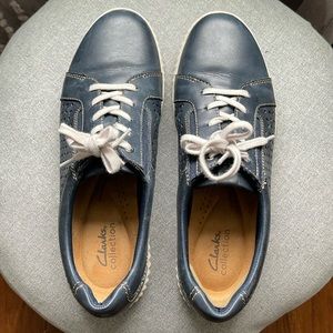Women's Clarks leather lace up casual shoes.